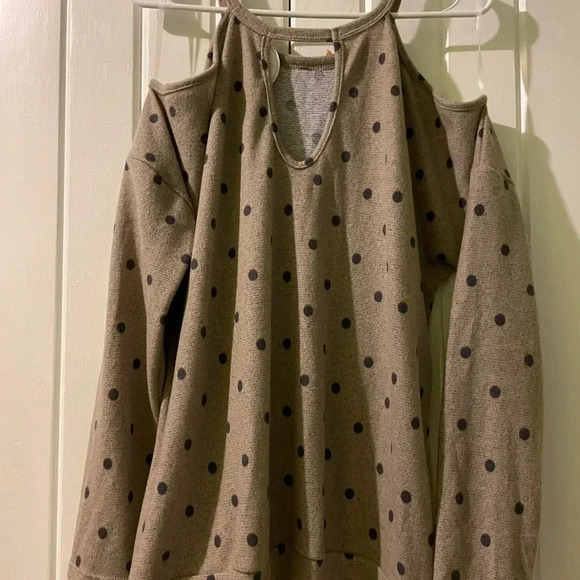 Beige polka-dot cold shoulder sweater-small NWT - Picture 4 of 6